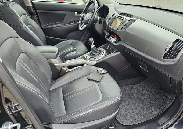 Kia Sportage cena 54990 przebieg: 178000, rok produkcji 2015 z Obrzycko małe 497